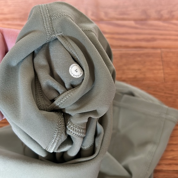 Lululemon align shorts. Size 4 - Picture 3 of 5